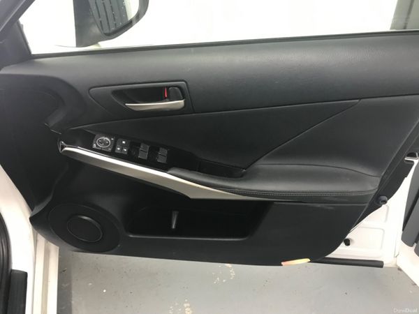 Lexus IS 2018 377600374