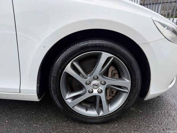 2016 Volvo V40 1.5L Petrol Automatic 377632901