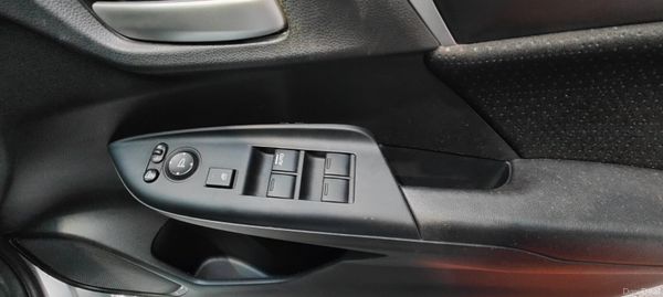 2014 - Honda Fit Self charging 1.5 Petrol Hybrid 377780771