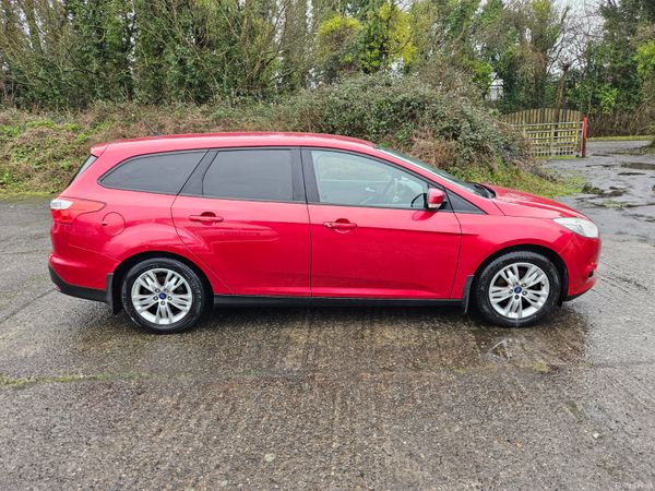 Ford Focus 2012 1.6 tdci estate low mileage 377982375