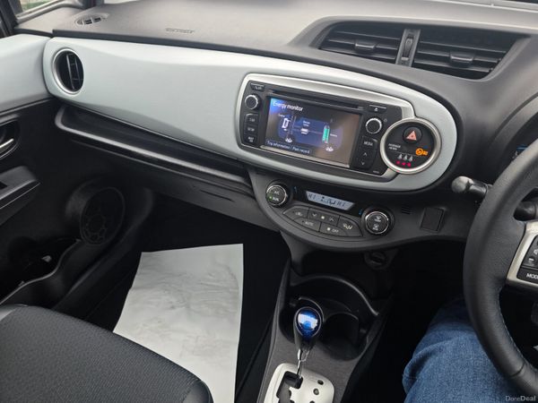 Toyota Yaris hybrid Automatic 2014 377992935