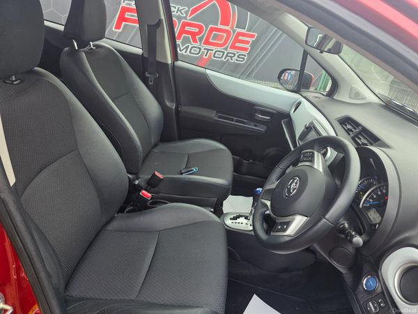 Toyota Yaris hybrid Automatic 2014 377992938