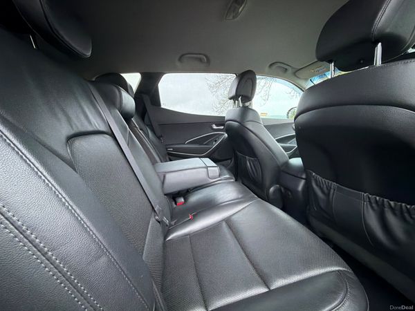 Hyundai Santa Fe 2017 4WD Low Mileage 377999314