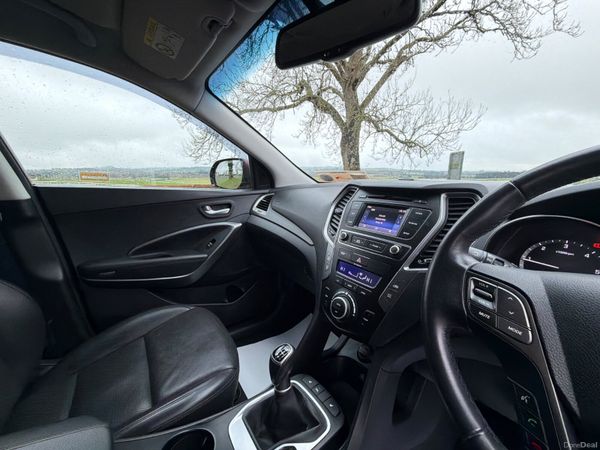 Hyundai Santa Fe 2017 4WD Low Mileage 377999512