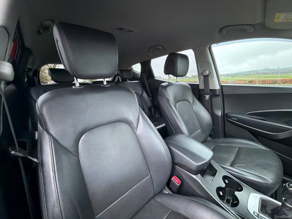 Hyundai Santa Fe 2017 4WD Low Mileage 377999523