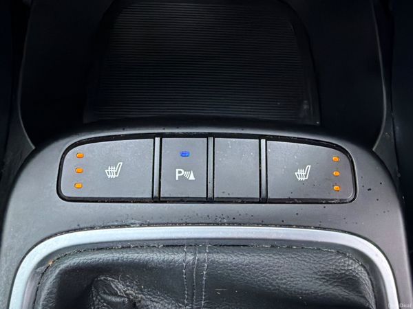 Hyundai Santa Fe 2017 4WD Low Mileage 377999532