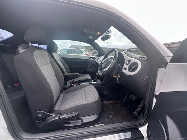 141 Volkswagen Beetle 1.2 Low Mileage 377900139