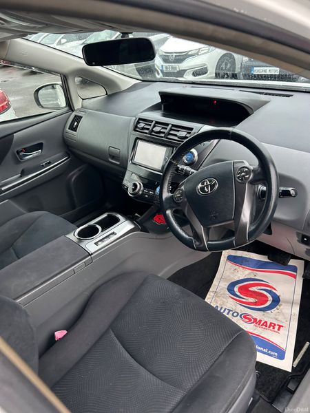 Toyota Prius 7 Seater 378171695
