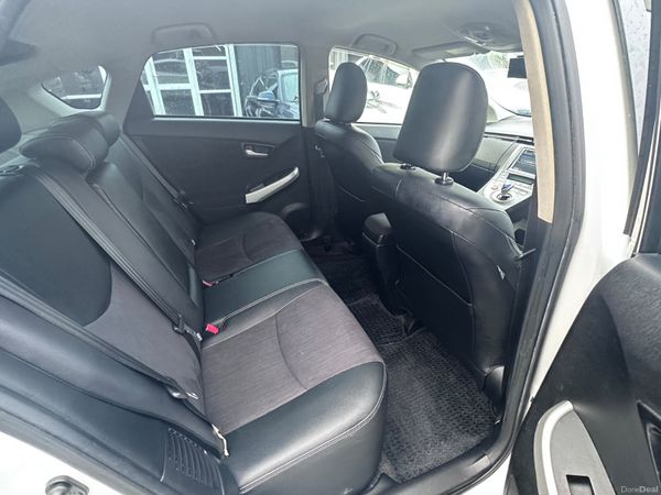 141 Toyota Prius Half Leather 378133343