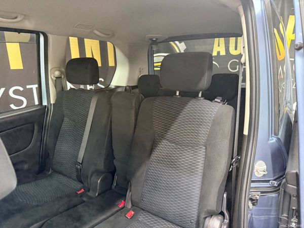 Nissan Serena 2013 378211402