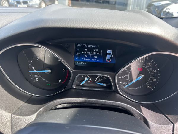 Ford Focus 2018 378359160