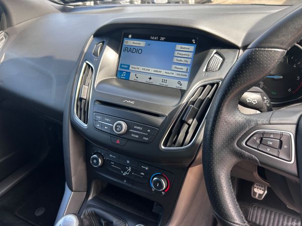 Ford Focus 2018 378359161