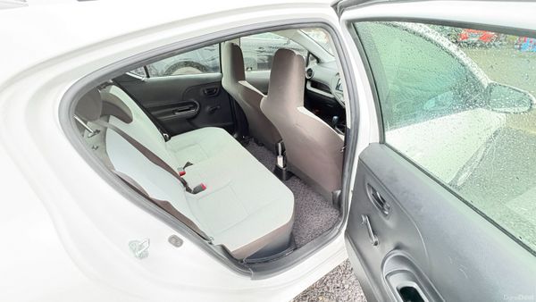 Toyota Aqua 2017 Hybrid Automatic 378361756