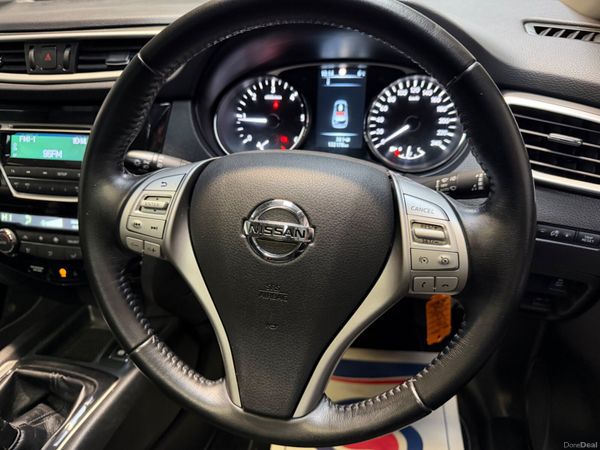 Nissan X-Trail 2017         LOW KLMS ! 378386162