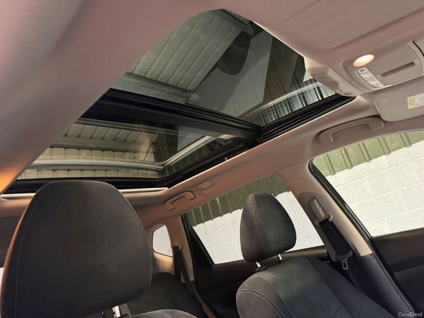 Nissan X-Trail 2017         LOW KLMS ! 378386294