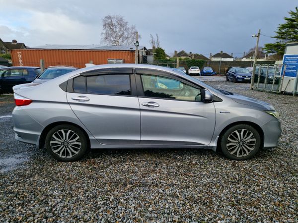 Honda Grace 2019 |High spec hybrid *low mileage* 378397325