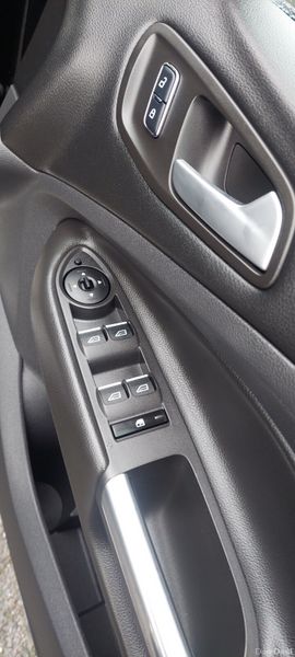 Ford Kuga 2016 378307329