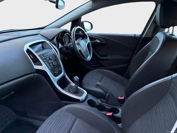 2015 Opel Astra *Low mileage* 378326451