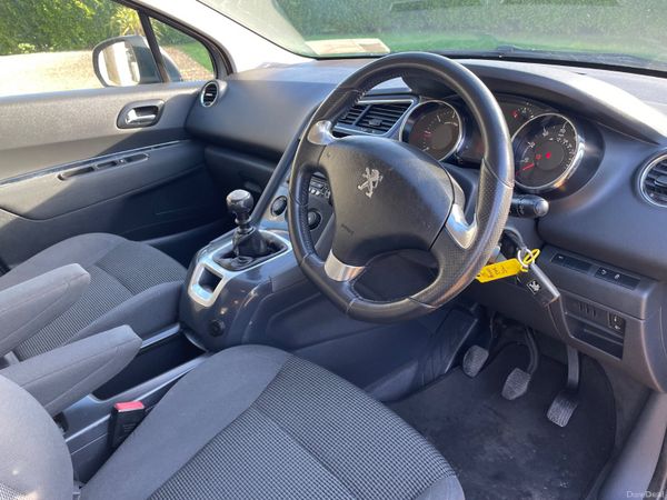 Peugeot 5008 2015 Diesel 7 seater. 378482872