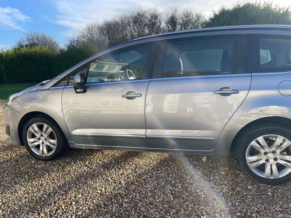 Peugeot 5008 2015 Diesel 7 seater. 378482833