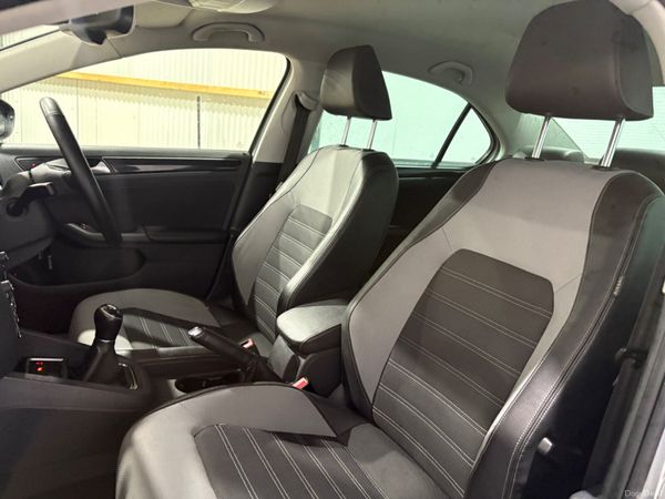 2016 Volkswagen Jetta Highline 2.0 TDi Manual 378413544