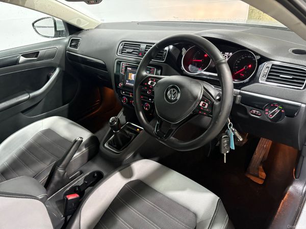 2016 Volkswagen Jetta Highline 2.0 TDi Manual 378413546