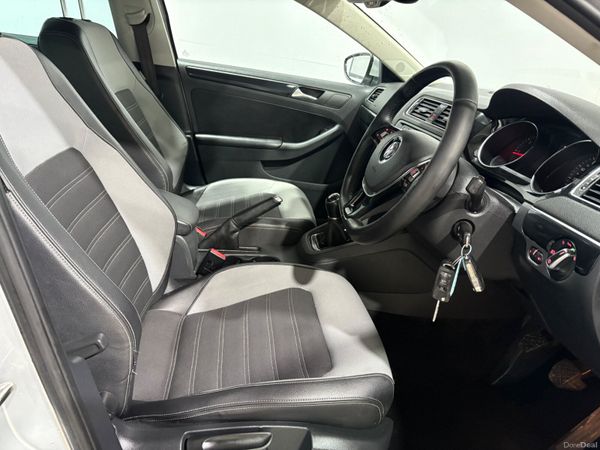 2016 Volkswagen Jetta Highline 2.0 TDi Manual 378413548