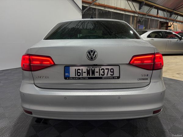 2016 Volkswagen Jetta Highline 2.0 TDi Manual 378413528