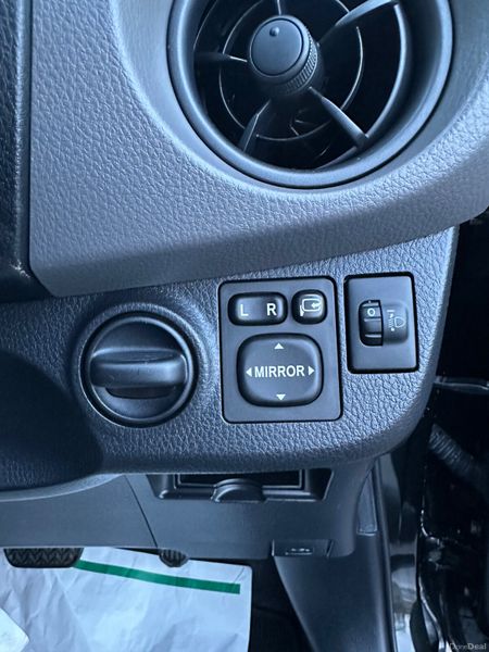 Toyota Yaris 2015 | 1.3Petrol| Automatic 26k kms 378544004