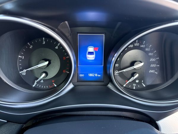 152 Toyota Avensis 2.0d4d 378563044