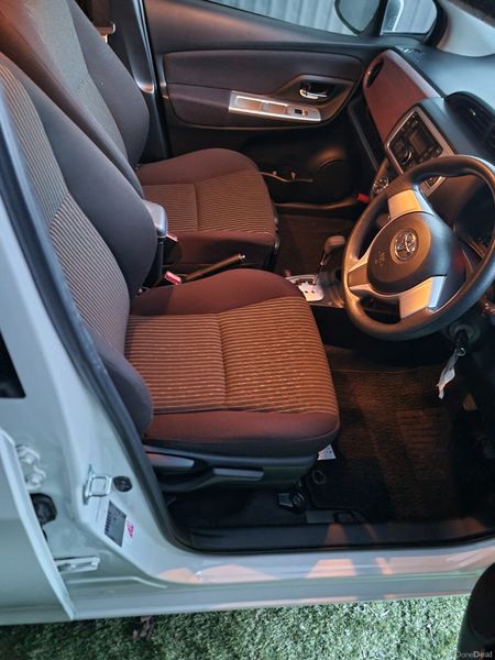 2015 Toyota Vitz Automatic 378535045