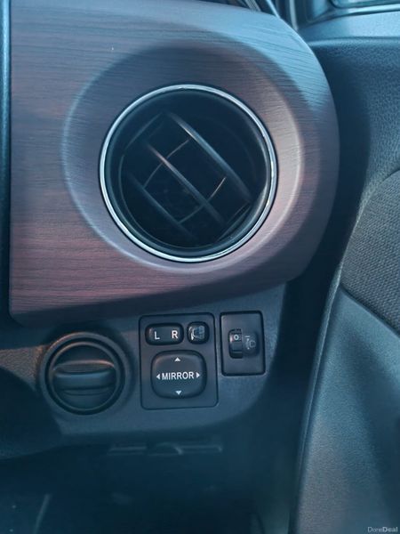 2015 Toyota Vitz Automatic 378535077