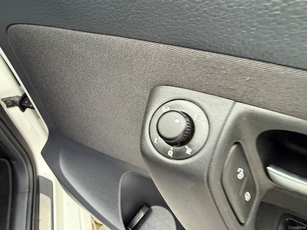 Volkswagen Polo 2013 AUTOMATIC LOW KMS 378663925