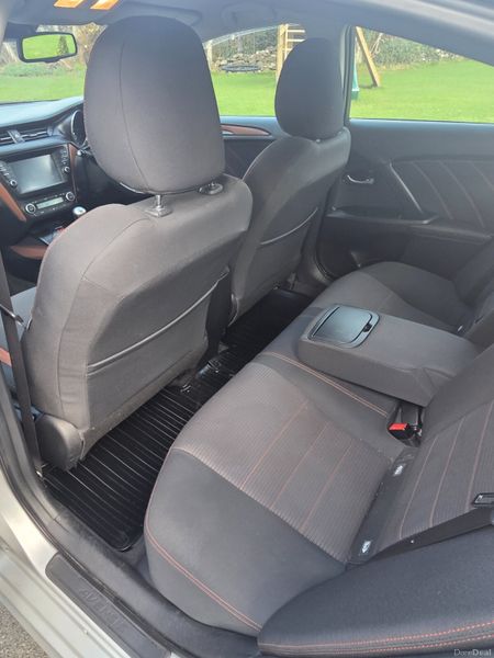 Toyota Avensis 2018 378673816