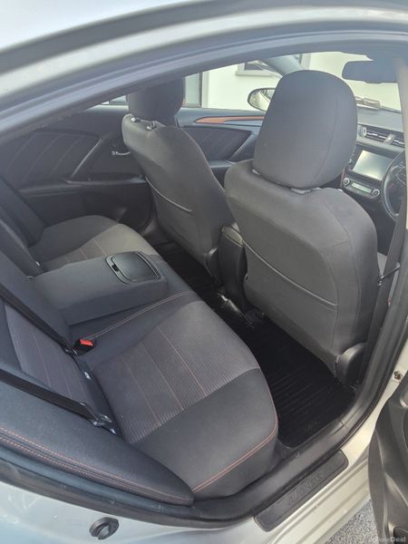 Toyota Avensis 2018 378673823