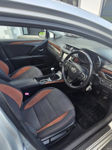 Toyota Avensis 2018 378673824