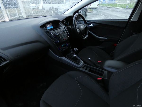 Ford Focus 1.0 Ecoboost Turbo 100PS Zetec 378675941