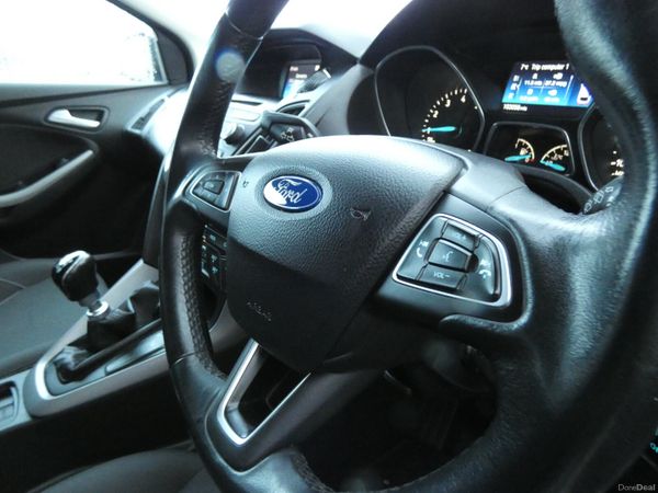 Ford Focus 1.0 Ecoboost Turbo 100PS Zetec 378675945
