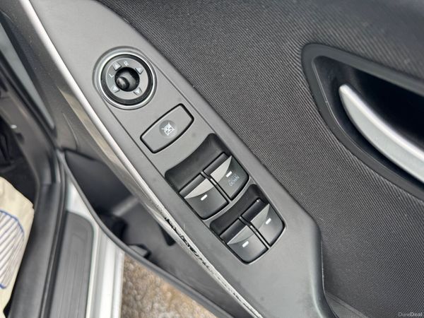 Hyundai i30 CRDi 1.6 DELUXE 2015 378756725