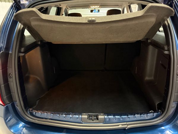 Dacia Duster 2017       LOW KLMS ! 378796381