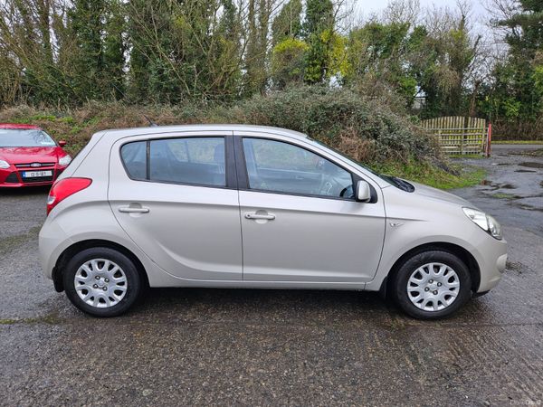 Hyundai i20 2010 1.2cc low mileage 378711953
