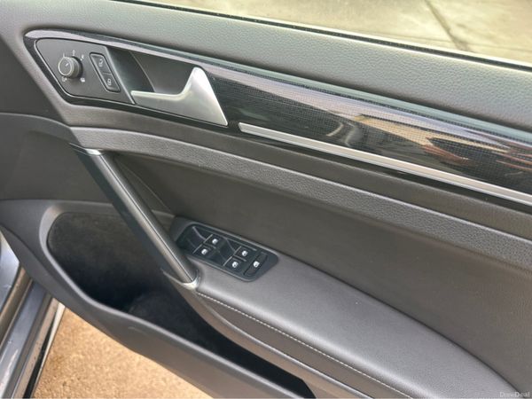 Volkswagen Golf R-LINE 1.5 TSI MANUAL 6SPEED FWD 5 378823649