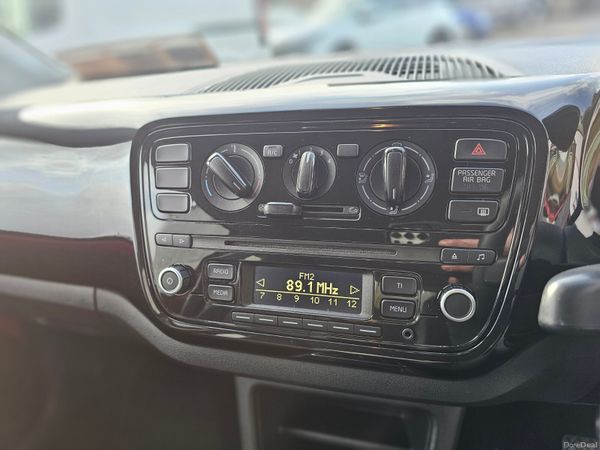 VOLKSWAGEN UP! AUTOMATIC // 07/26 NCT // LOW KMS 378833107