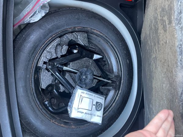 151 Volvo V40 D2.. Automatic.. Leather Interior 378833447