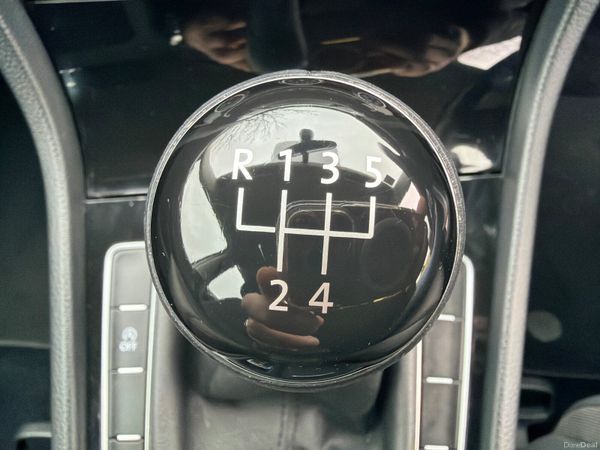 Volkswagen Golf 2014 High Line Low Mileage 379063319