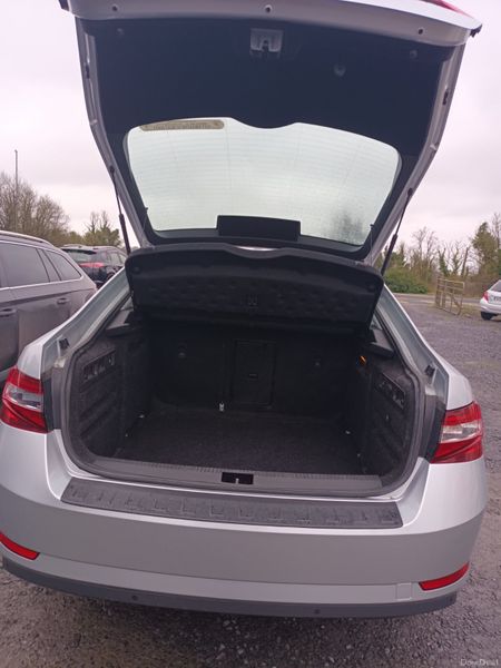 Skoda Superb 2016 379087807