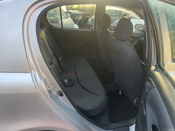 Toyota Yaris 2005 very low klms new nct 379096553