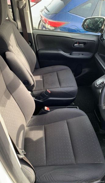 2014 Toyota Noah 1.8 Hybrid 7 SEATER 379031135