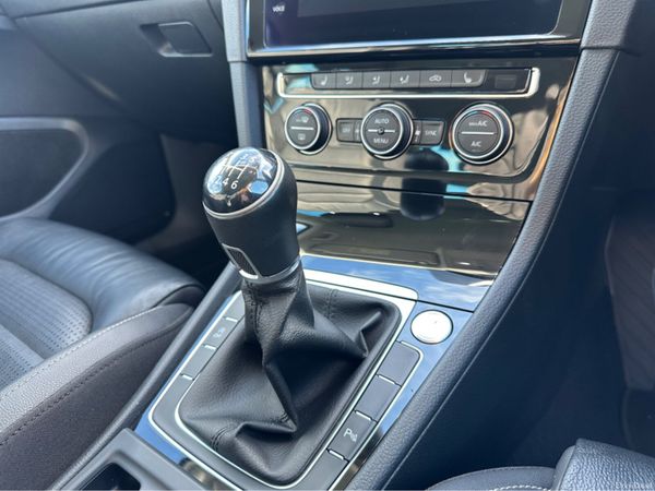 Volkswagen Golf R-LINE 1.5 TSI MANUAL 6SPEED FWD 5 379140511