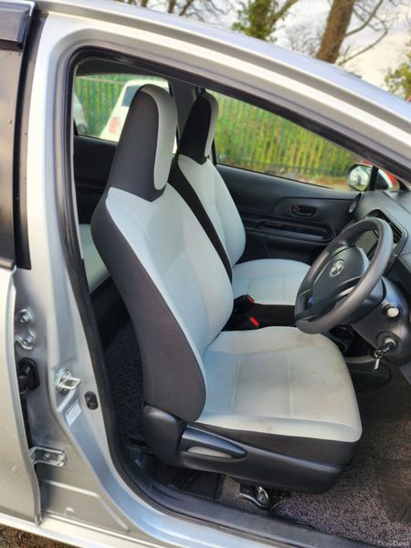 Toyota Aqua 2020 379115317